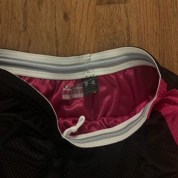 Under Armour Women’s gym shorts, size M - Picture 4 of 5